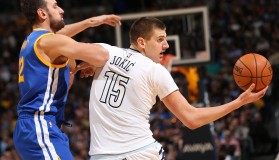 -刚刚！托特纳姆官宣签约备战NBA常规赛Rookie在勇士比赛中绝杀，风云突变曼城今晚防线松动(崔永熙签约nba开拓者队)